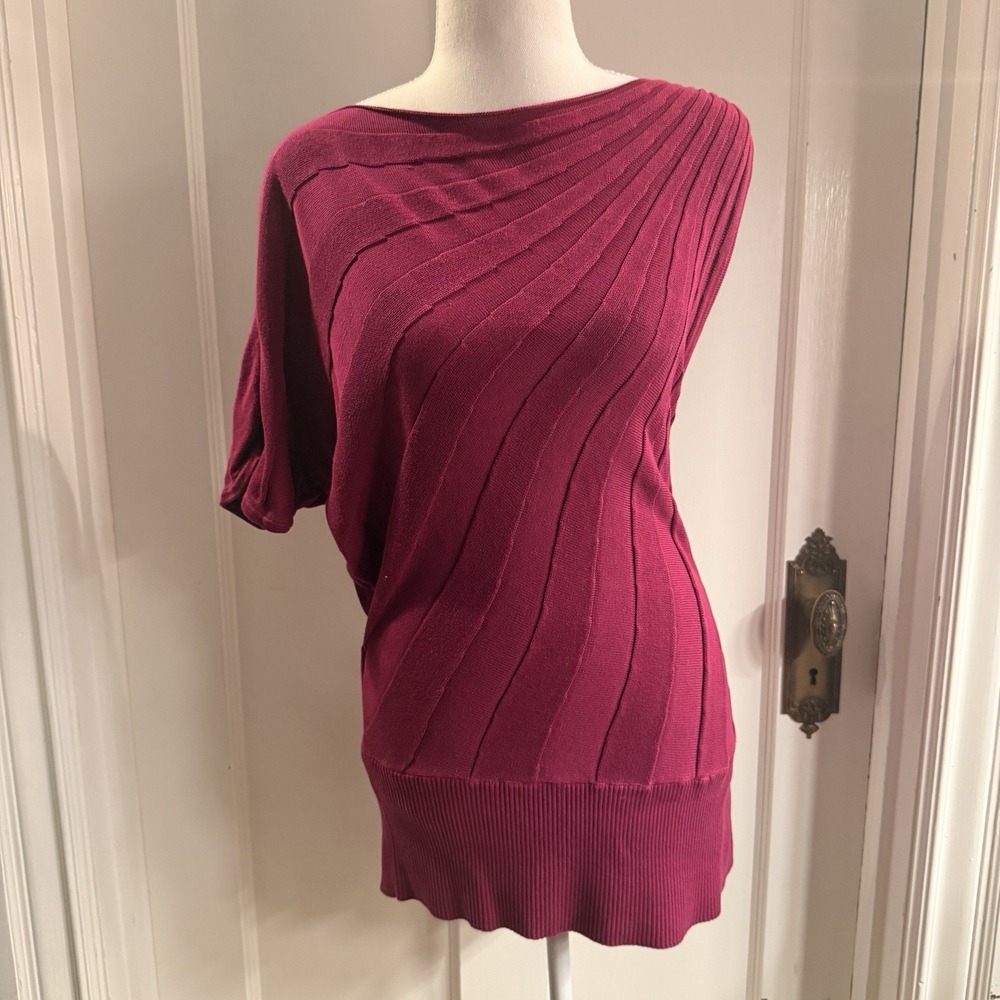 Cable And Gauge Asymmetrical Off The Shoulder Magenta Sweater Size XL